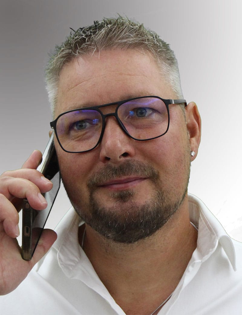 Mike am Telefon